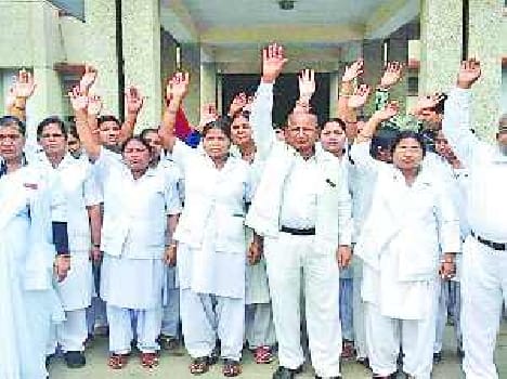 Nurses on strike , patients suffering